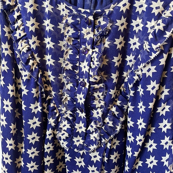 Diane Von Furstenberg sleeveless printed blouse. - Picture 4 of 5